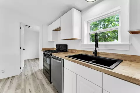 Kitchen - 28977 Us-54, Preston, MO 65732 photo 3 of 3