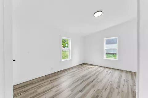 Bedroom - 28977 Us-54, Preston, MO 65732 photo 1 of 8