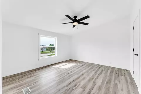 Bedroom - 28977 Us-54, Preston, MO 65732 photo 7 of 8
