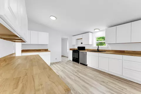 Kitchen - 28977 Us-54, Preston, MO 65732 photo 2 of 3