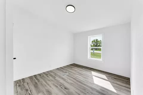 Bedroom - 28977 Us-54, Preston, MO 65732 photo 5 of 8