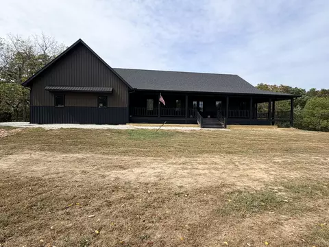 71 Castlegate Dr, Seymour, MO 65746