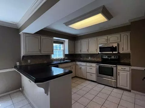 Kitchen - 1905 S Ventura Ave, Springfield, MO 65804 photo 4 of 5