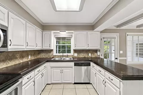Kitchen - 1905 S Ventura Ave, Springfield, MO 65804 photo 3 of 5