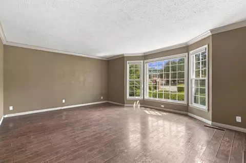 Living - 1905 S Ventura Ave, Springfield, MO 65804 photo 4 of 5