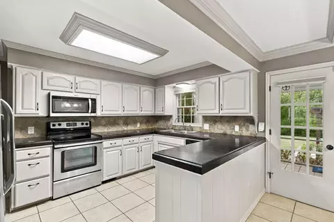 Kitchen - 1905 S Ventura Ave, Springfield, MO 65804 photo 2 of 5