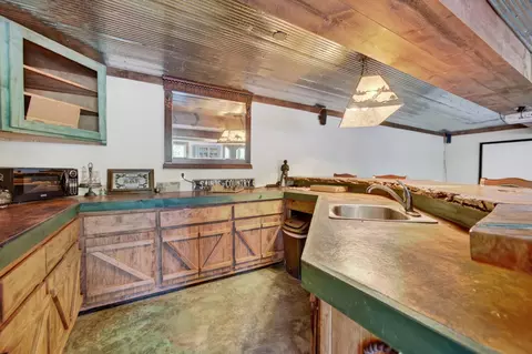 Kitchen - 973 SE Pvt 87 Rd, Deepwater, MO 64740 photo 12 of 12