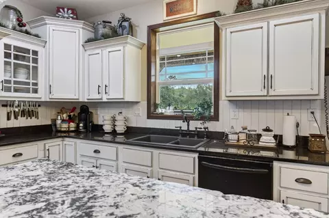 Kitchen - 973 SE Pvt 87 Rd, Deepwater, MO 64740 photo 3 of 12
