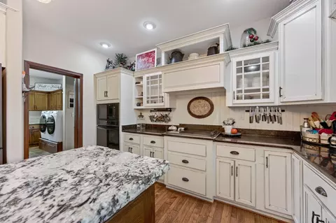 Kitchen - 973 SE Pvt 87 Rd, Deepwater, MO 64740 photo 6 of 12