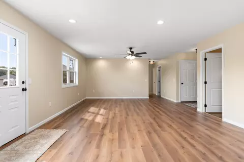 Living - 720 Banning St, Marshfield, MO 65706 photo 2 of 6