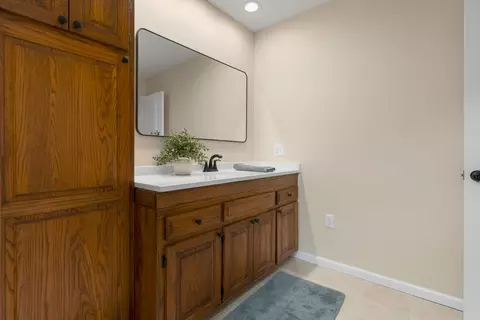 Bath - 720 Banning St, Marshfield, MO 65706 photo 2 of 6