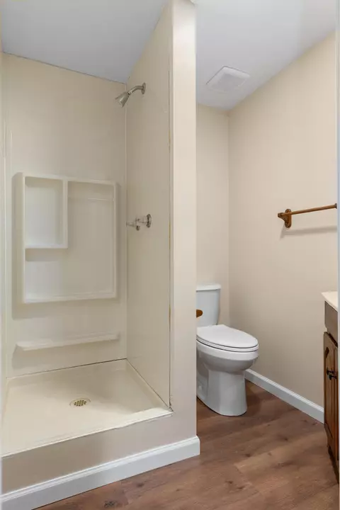 Bath - 720 Banning St, Marshfield, MO 65706 photo 6 of 6