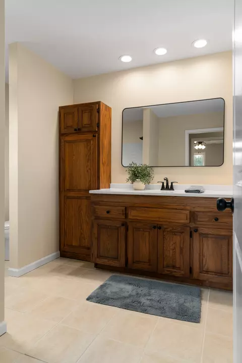 Bath - 720 Banning St, Marshfield, MO 65706 photo 1 of 6