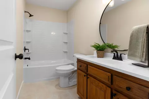 Bath - 720 Banning St, Marshfield, MO 65706 photo 4 of 6