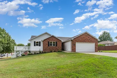 Exterior - 720 Banning St, Marshfield, MO 65706 photo 3 of 9
