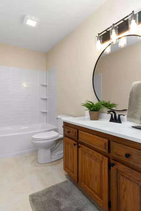 Bath - 720 Banning St, Marshfield, MO 65706 photo 5 of 6