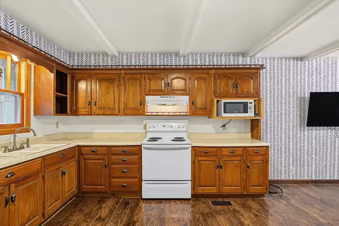 Kitchen - 24657 Maple St, Pittsburg, MO 65724 photo 3 of 4