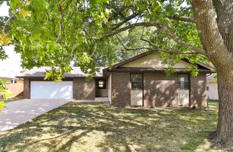 2117 W Northwood St, Bolivar, MO 65613