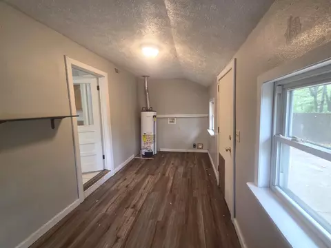 Entry Way - 817 S Newton Ave, Springfield, MO 65806 photo 2 of 2