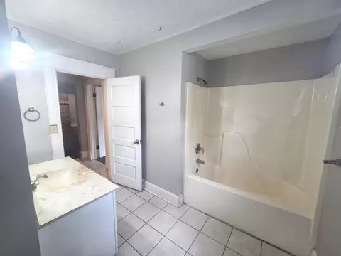 Bath - 817 S Newton Ave, Springfield, MO 65806 photo 1 of 4