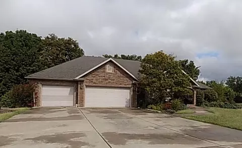 2125 W Koryton Dr, Nixa, MO 65714