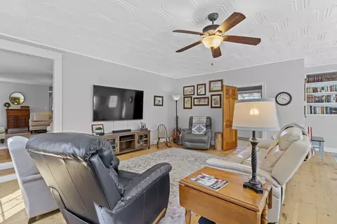 Living - 488 Oak Ridge Rd, Sparta, MO 65753 photo 5 of 9