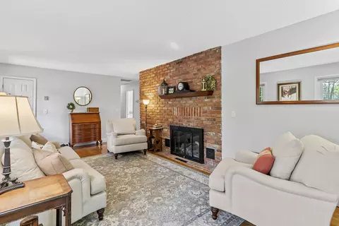Living - 488 Oak Ridge Rd, Sparta, MO 65753 photo 3 of 9
