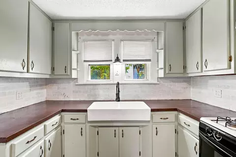Kitchen - 512 9th St, Monett, MO 65708 photo 2 of 2