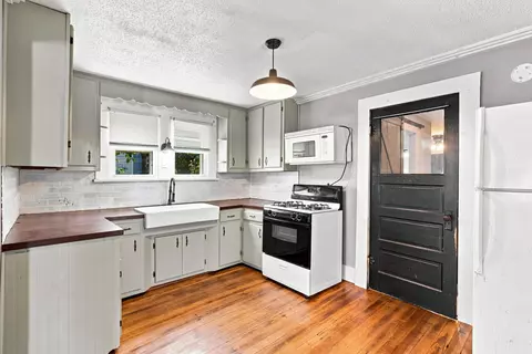 Kitchen - 512 9th St, Monett, MO 65708 photo 1 of 2