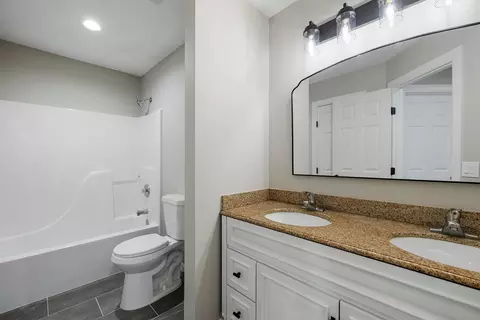 Bath - 319 W Cherokee, Clever, MO 65631 photo 6 of 6