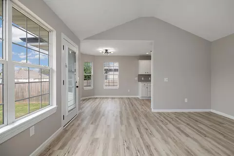 Living - 319 W Cherokee, Clever, MO 65631 photo 5 of 5