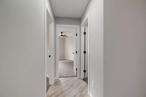 Entry Way - 319 W Cherokee, Clever, MO 65631 photo 4 of 4