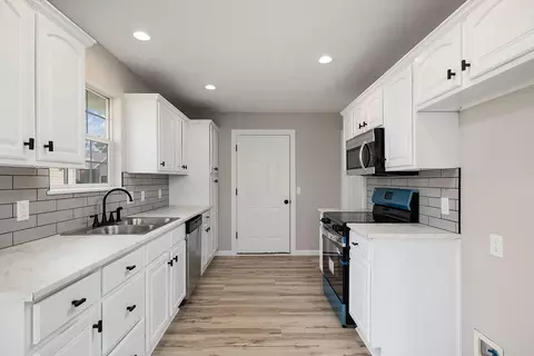 Kitchen - 319 W Cherokee, Clever, MO 65631 photo 1 of 3
