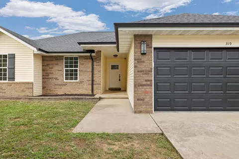 Exterior - 319 W Cherokee, Clever, MO 65631 photo 2 of 5