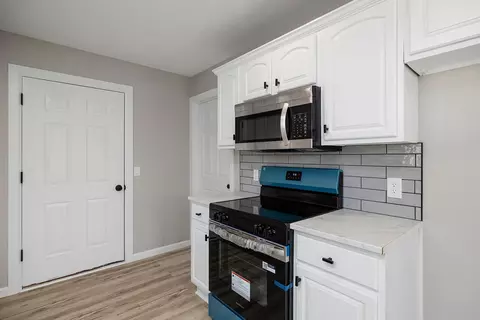 Kitchen - 319 W Cherokee, Clever, MO 65631 photo 2 of 3