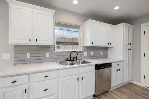 Kitchen - 319 W Cherokee, Clever, MO 65631 photo 3 of 3
