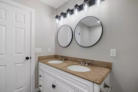 Bath - 319 W Cherokee, Clever, MO 65631 photo 4 of 6