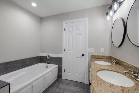 Bath - 319 W Cherokee, Clever, MO 65631 photo 3 of 6
