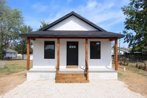 415 W Puryear Ave, Seymour, MO 65746