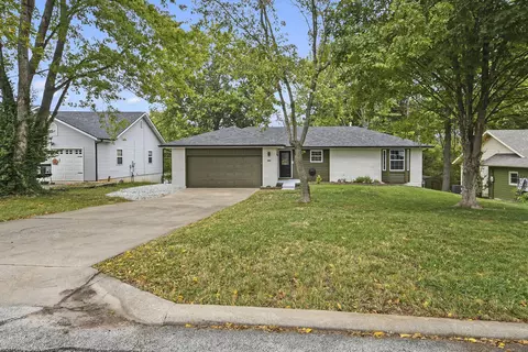 103 E Horseshoe Dr, Nixa, MO 65714