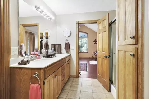 Bath - 588 E Southernview Rd, Ozark, MO 65721 photo 4 of 4