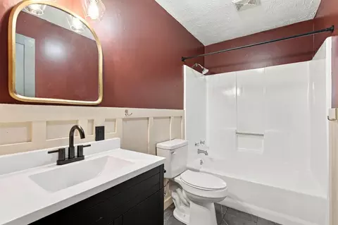 Bath - 1401 Rockhill Cir, Ozark, MO 65721 photo 1 of 3