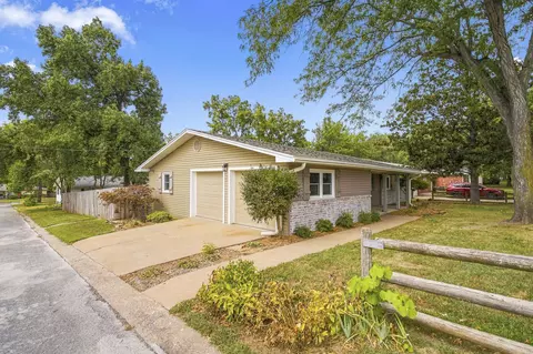 1665 S Catalina Ave, Springfield, MO 65804