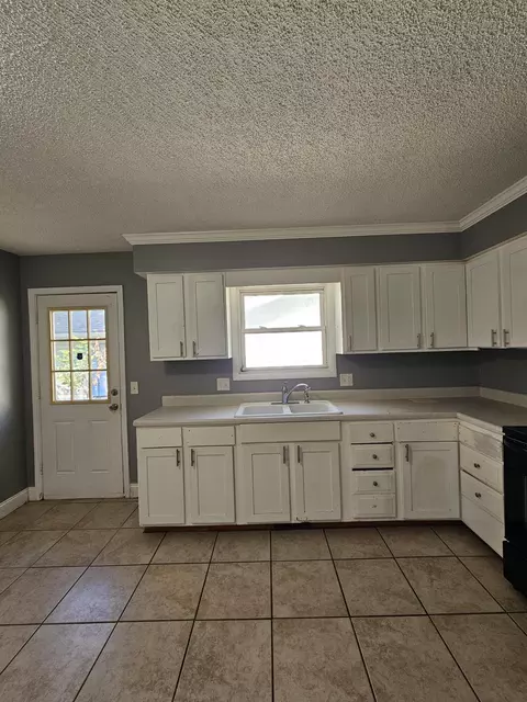 Kitchen - 1406 W Calhoun St #A-B, Springfield, MO 65802 photo 2 of 5