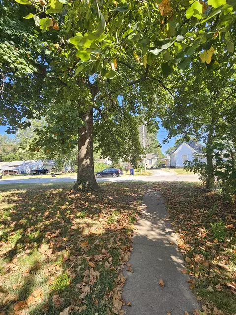 Exterior - 1406 W Calhoun St #A-B, Springfield, MO 65802 photo 3 of 3