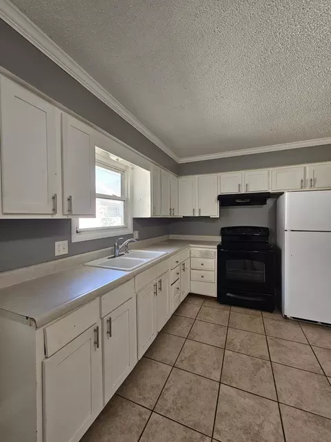 Kitchen - 1406 W Calhoun St #A-B, Springfield, MO 65802 photo 3 of 5