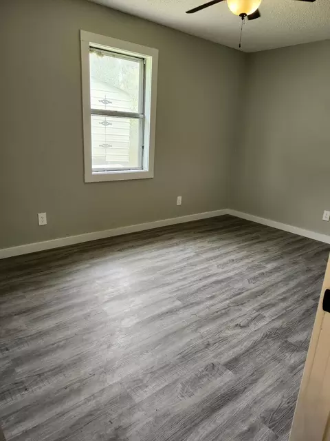 Bedroom - 824 S Vine St, Marshfield, MO 65706 photo 2 of 3
