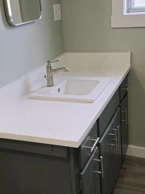 Bath - 824 S Vine St, Marshfield, MO 65706 photo 3 of 3