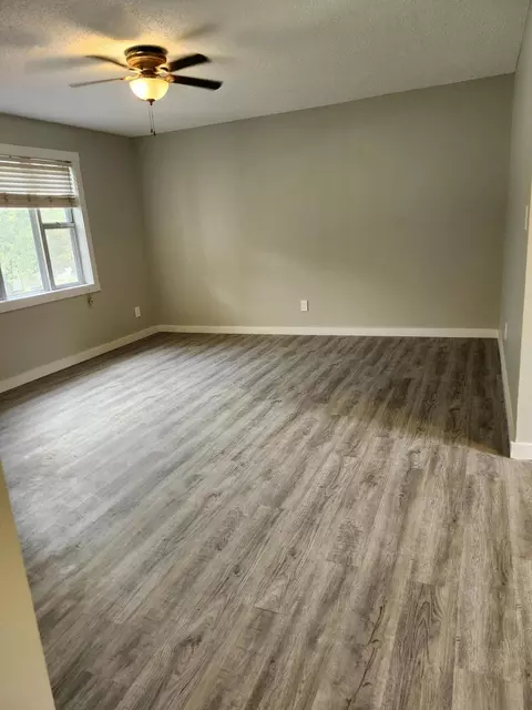 Living - 824 S Vine St, Marshfield, MO 65706 photo 2 of 2