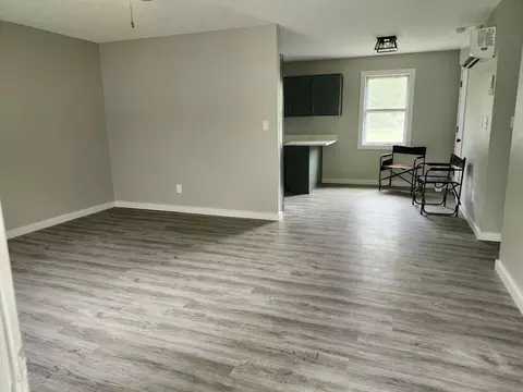 Living - 824 S Vine St, Marshfield, MO 65706 photo 1 of 2